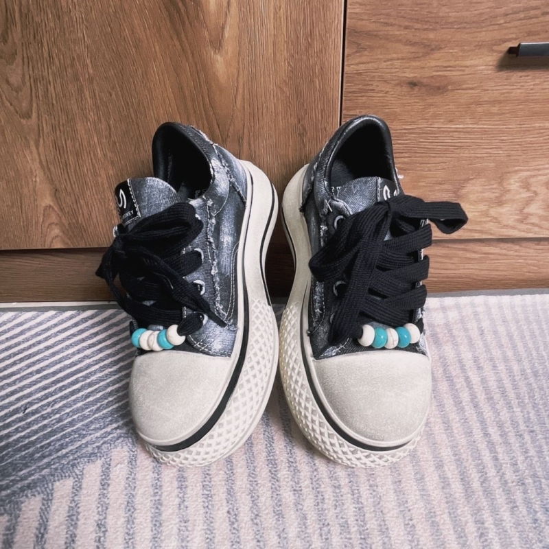 G*u*i casual shoes